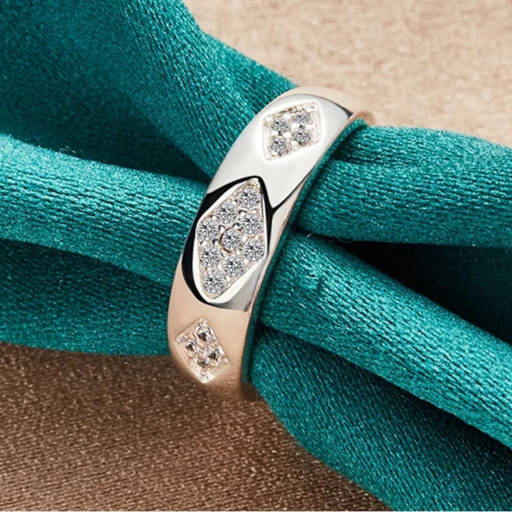 .925 STERLING SILVER PAVE DIAMOND RING NEW!!